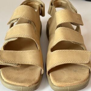 Ecco Women's Beige Leather Sandals size 39 8-8.5